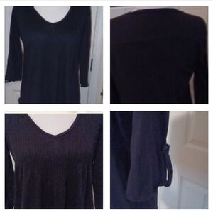 💙🌺Women's Black V-Neck Top